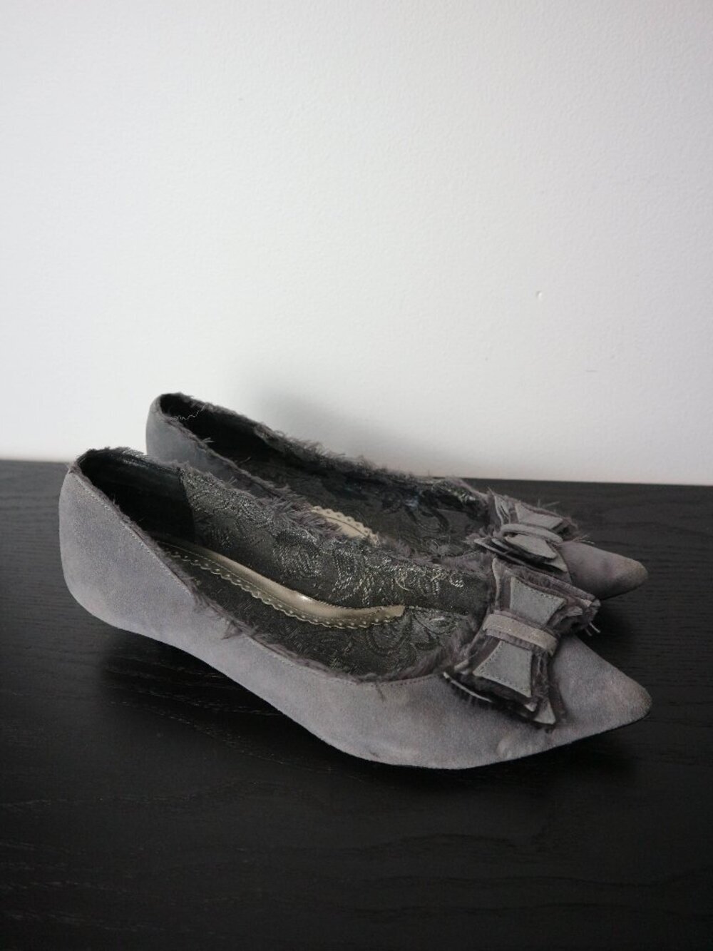 Seychelles Womens Grey Bow Kitten Heels Size 7.5